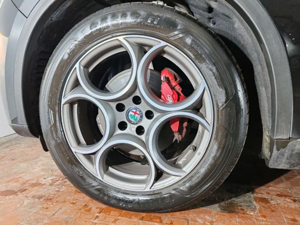 Alfa Romeo Stelvio usata a Torino (7)
