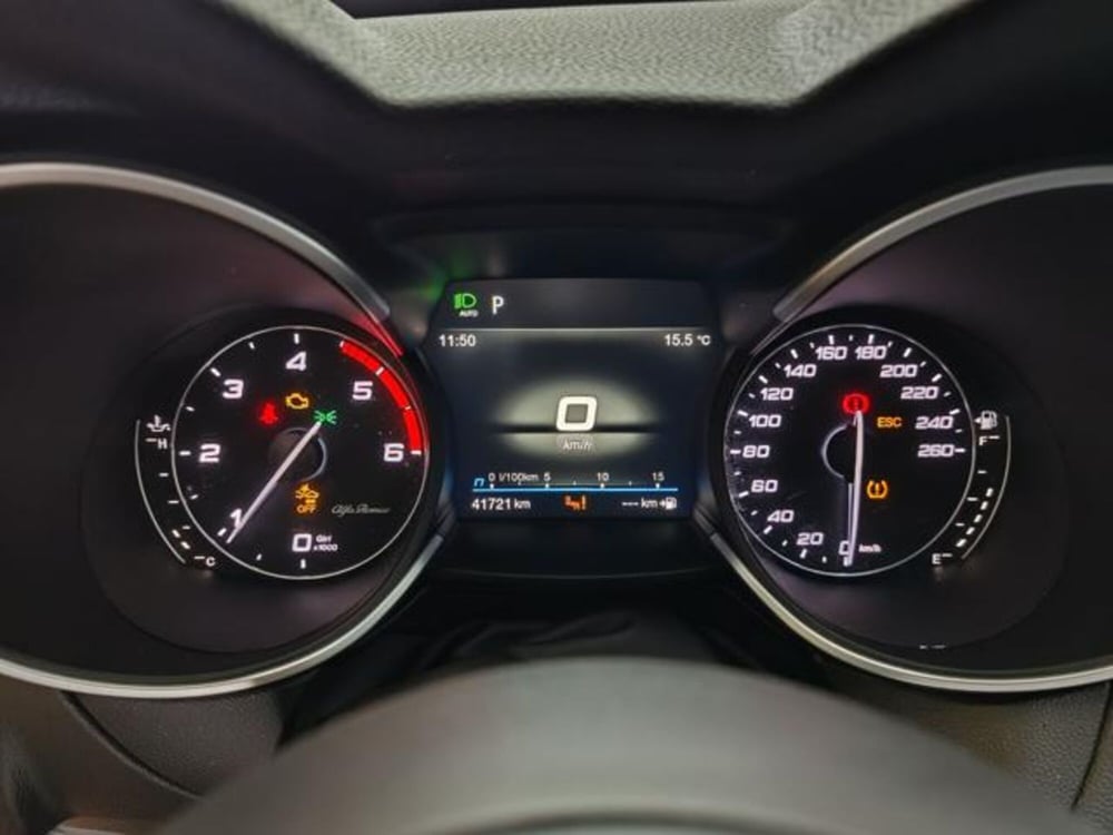 Alfa Romeo Stelvio usata a Torino (8)