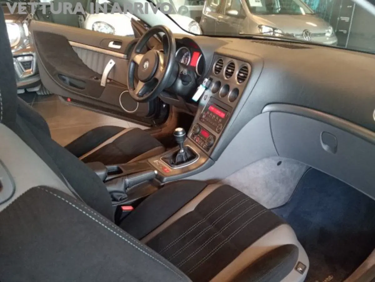 Alfa Romeo Brera usata a Modena (11)