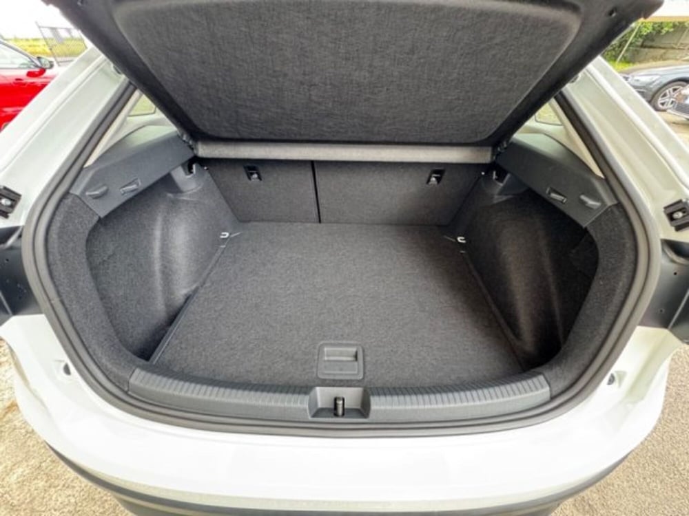 Volkswagen Taigo nuova a Milano (16)