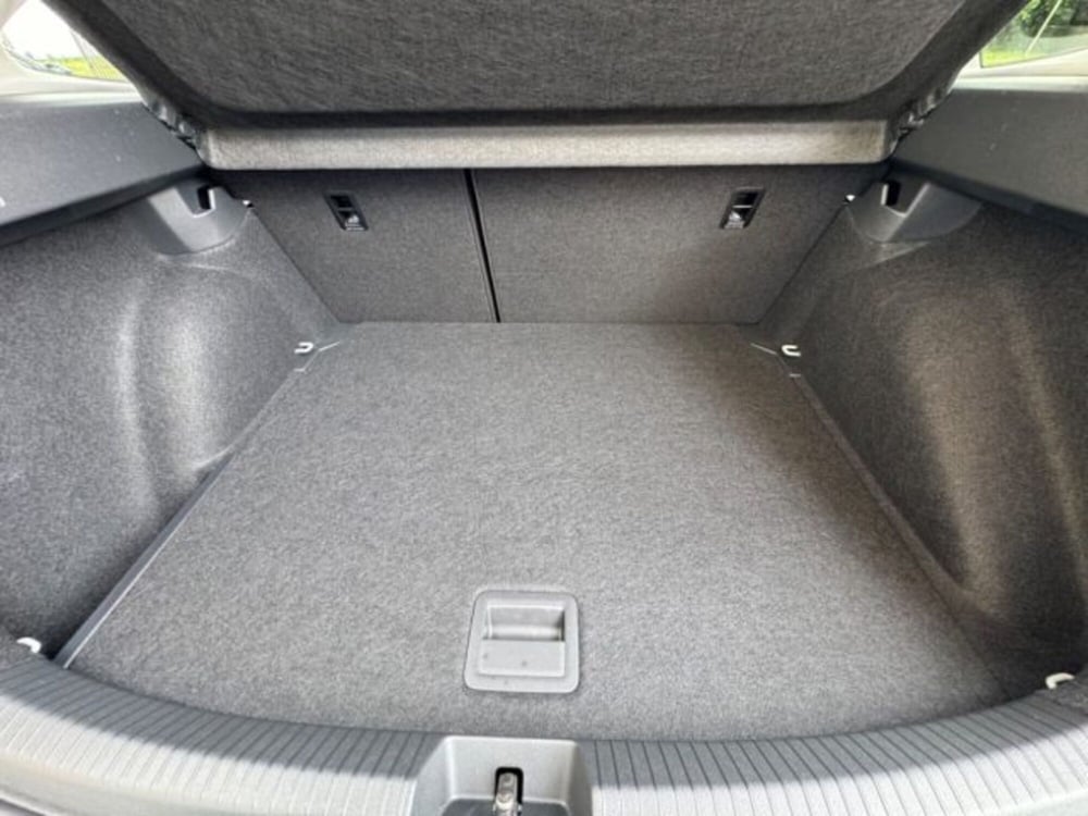 Volkswagen Taigo nuova a Milano (17)