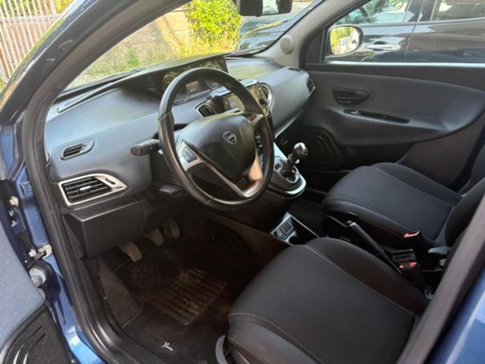 Lancia Ypsilon usata a Roma (12)