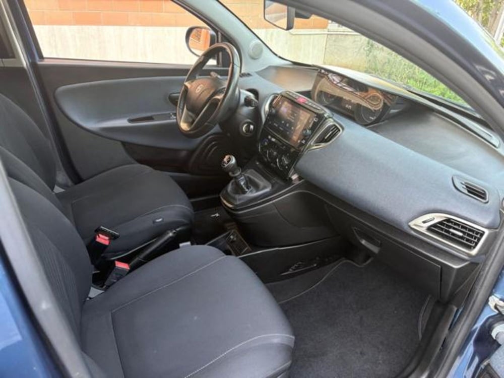 Lancia Ypsilon usata a Roma (15)