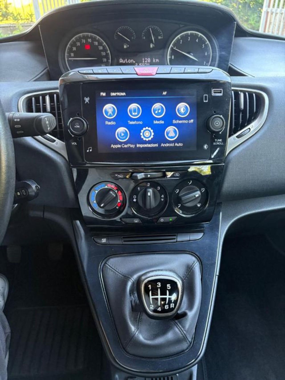Lancia Ypsilon usata a Roma (19)