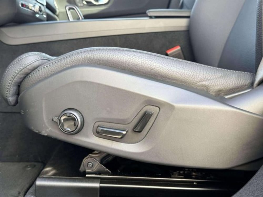 Volvo XC60 nuova a Firenze (17)