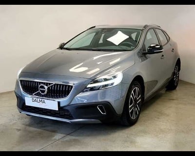 Volvo V40 Cross Country D3 Geartronic Momentum del 2017 usata a Solaro