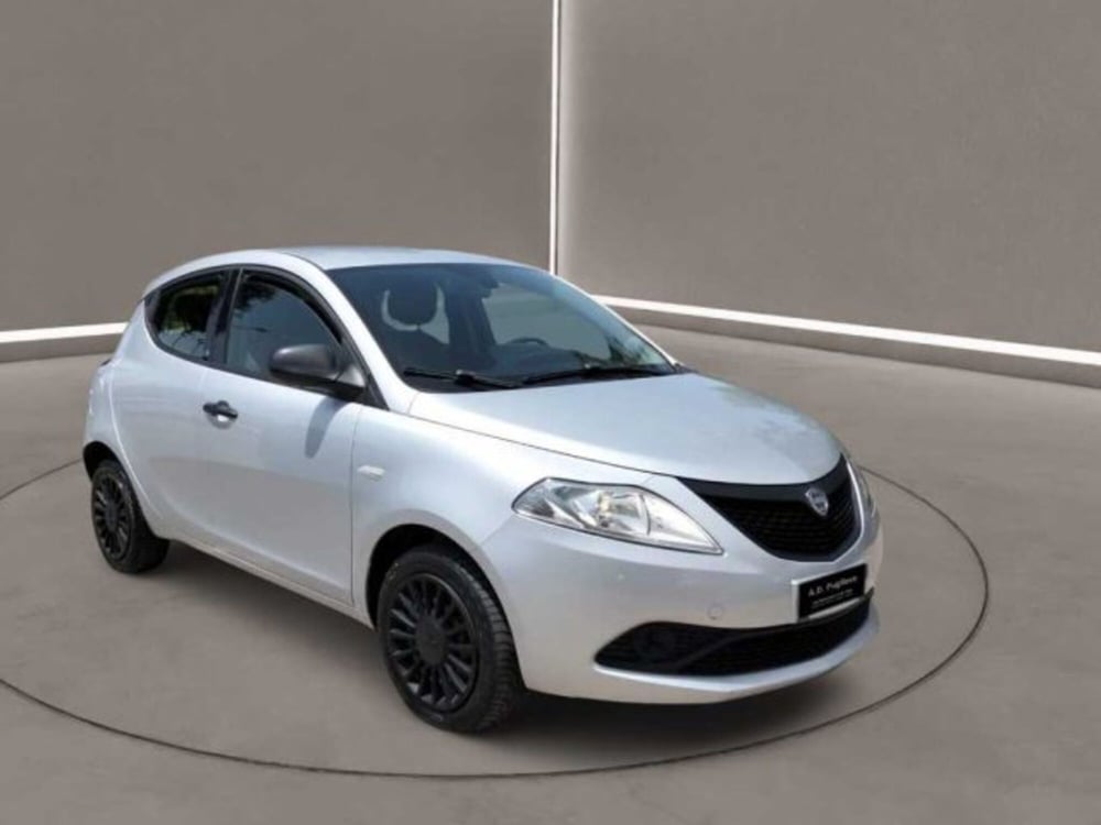 Lancia Ypsilon usata a Caltanissetta (3)