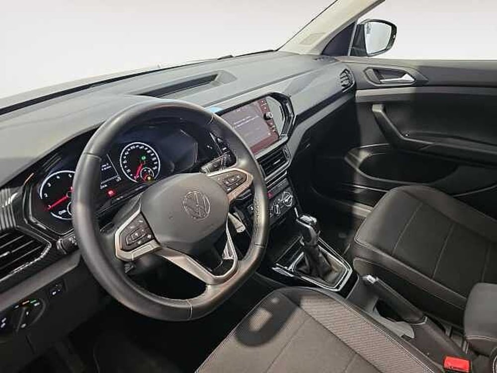 Volkswagen T-Cross usata a Lecco (15)