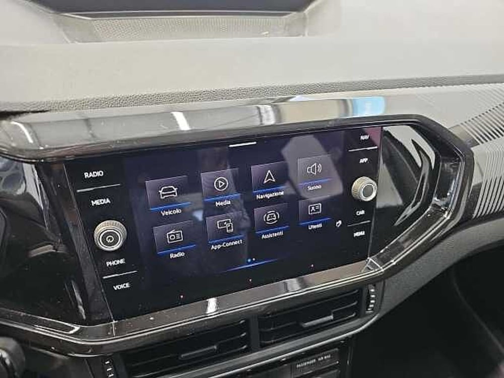 Volkswagen T-Cross usata a Lecco (20)