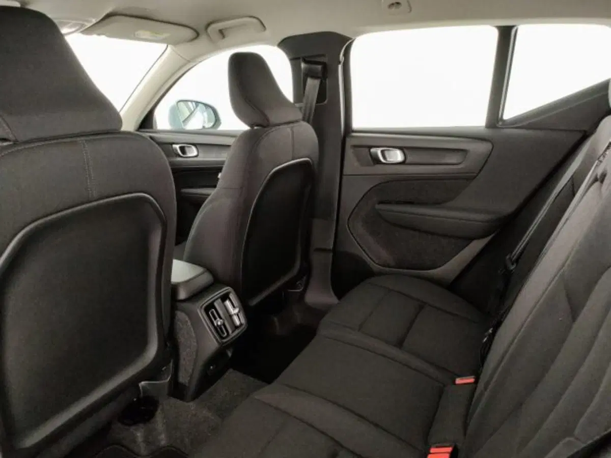 Volvo XC40 nuova a Modena (12)