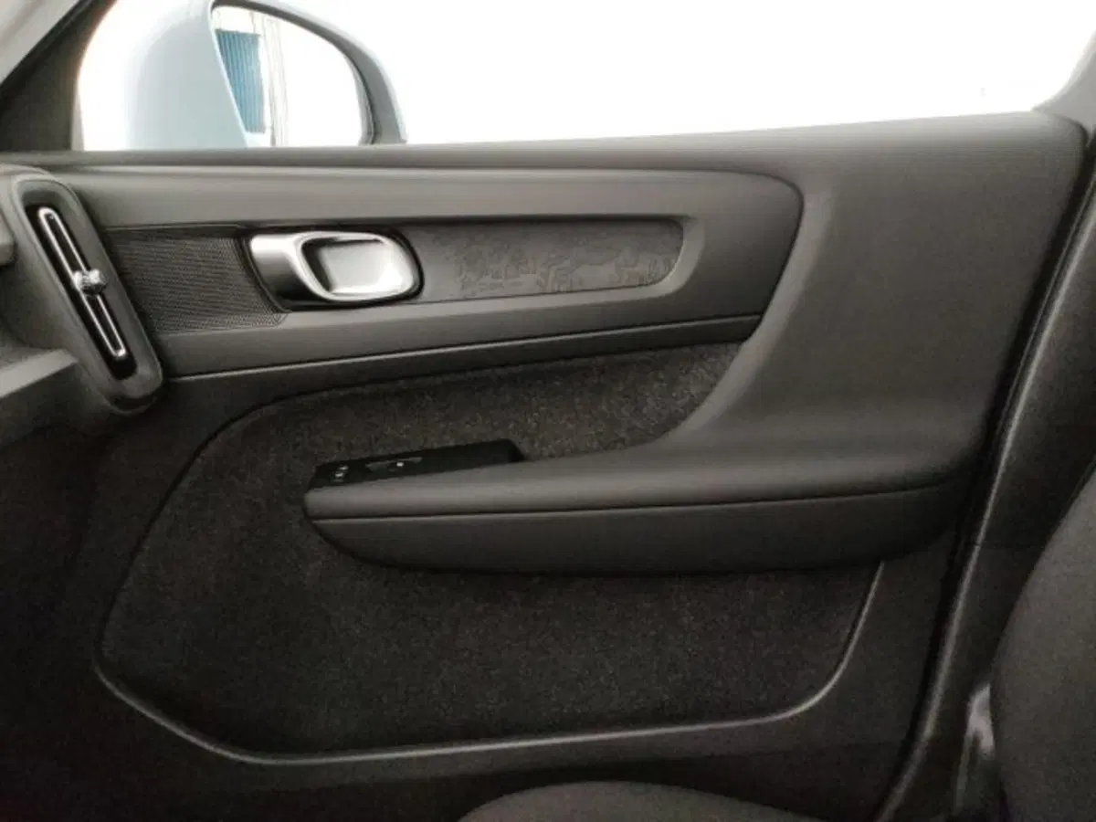 Volvo XC40 nuova a Modena (20)