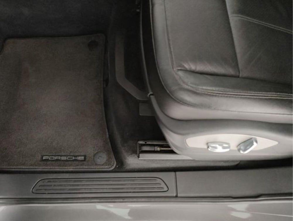 Porsche Cayenne usata a Modena (13)