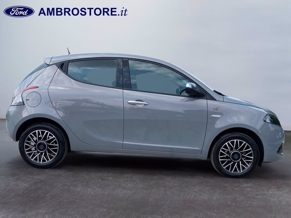 Lancia Ypsilon usata a Milano (4)