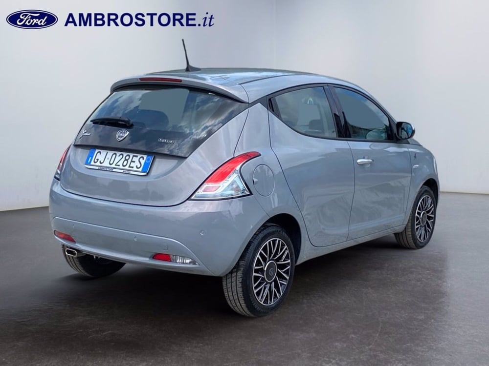 Lancia Ypsilon usata a Milano (5)