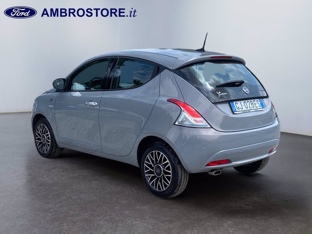 Lancia Ypsilon usata a Milano (7)