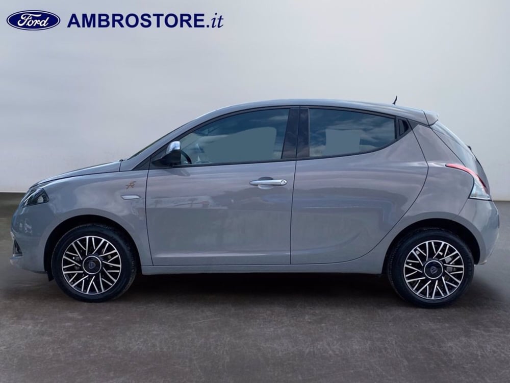 Lancia Ypsilon usata a Milano (8)