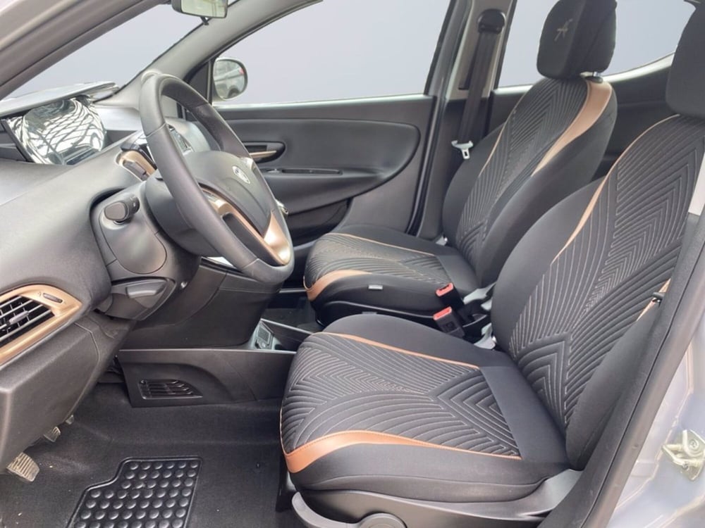 Lancia Ypsilon usata a Milano (9)