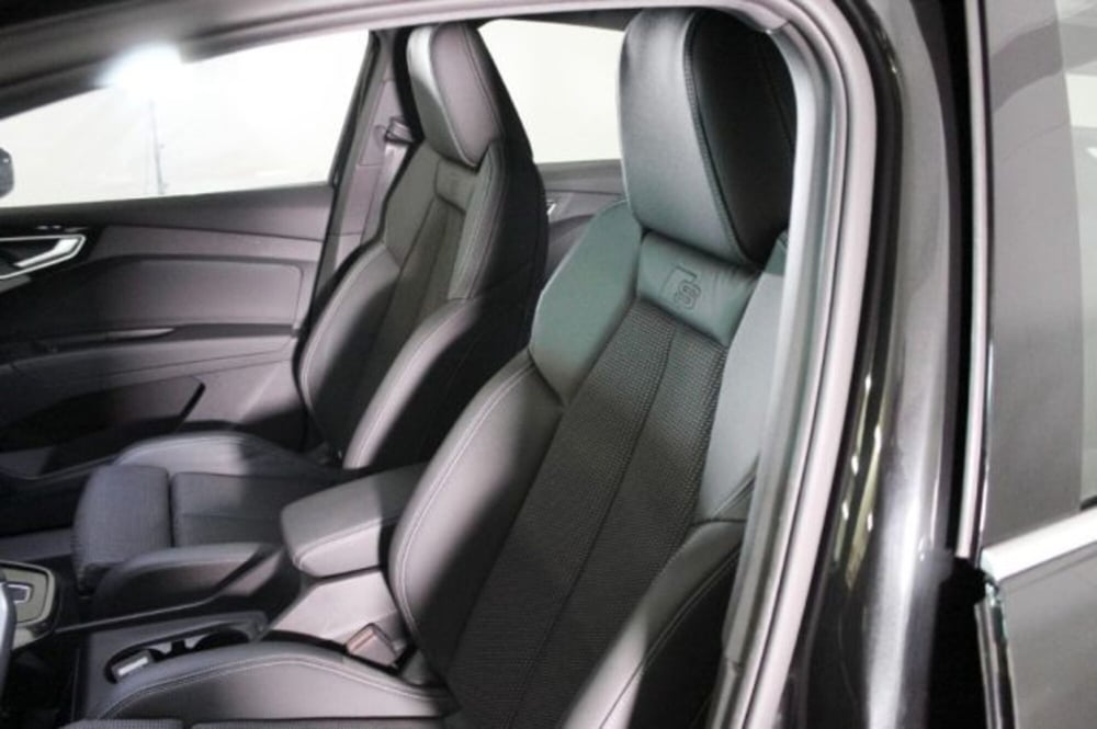 Audi Q4 Sportback usata a Novara (7)