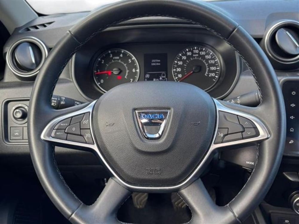 Dacia Duster usata a Livorno (12)