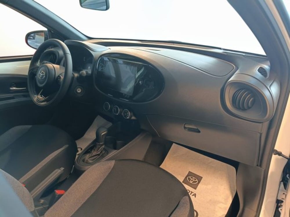 Toyota Aygo X nuova a Teramo (9)