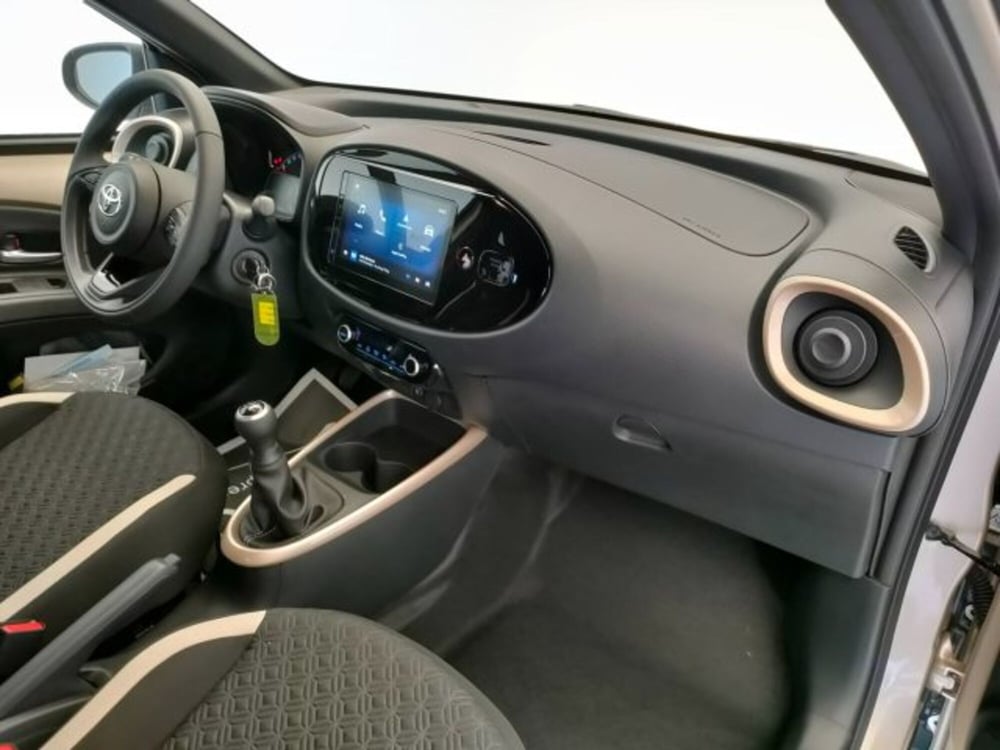 Toyota Aygo X nuova a Teramo (10)