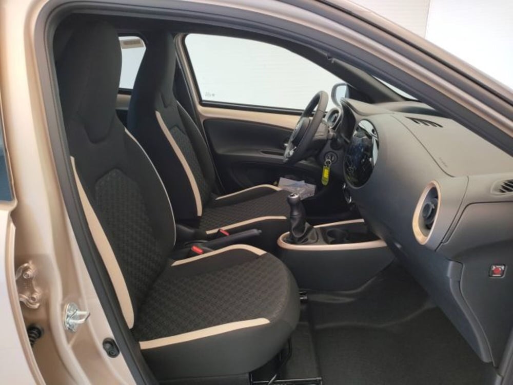 Toyota Aygo X nuova a Teramo (11)