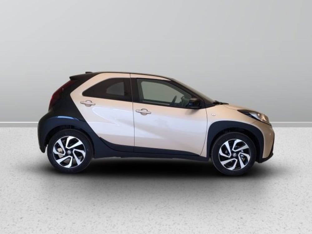 Toyota Aygo X nuova a Teramo (7)
