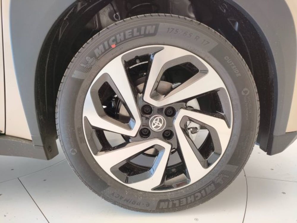 Toyota Aygo X nuova a Teramo (8)