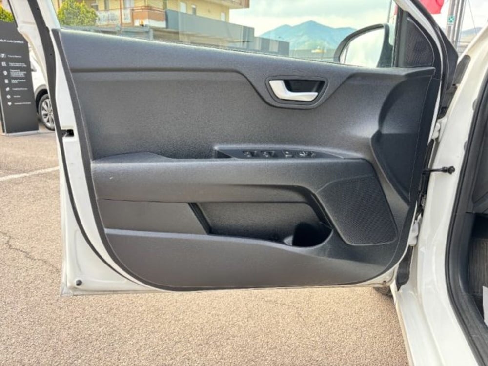 Kia Rio usata a Latina (12)