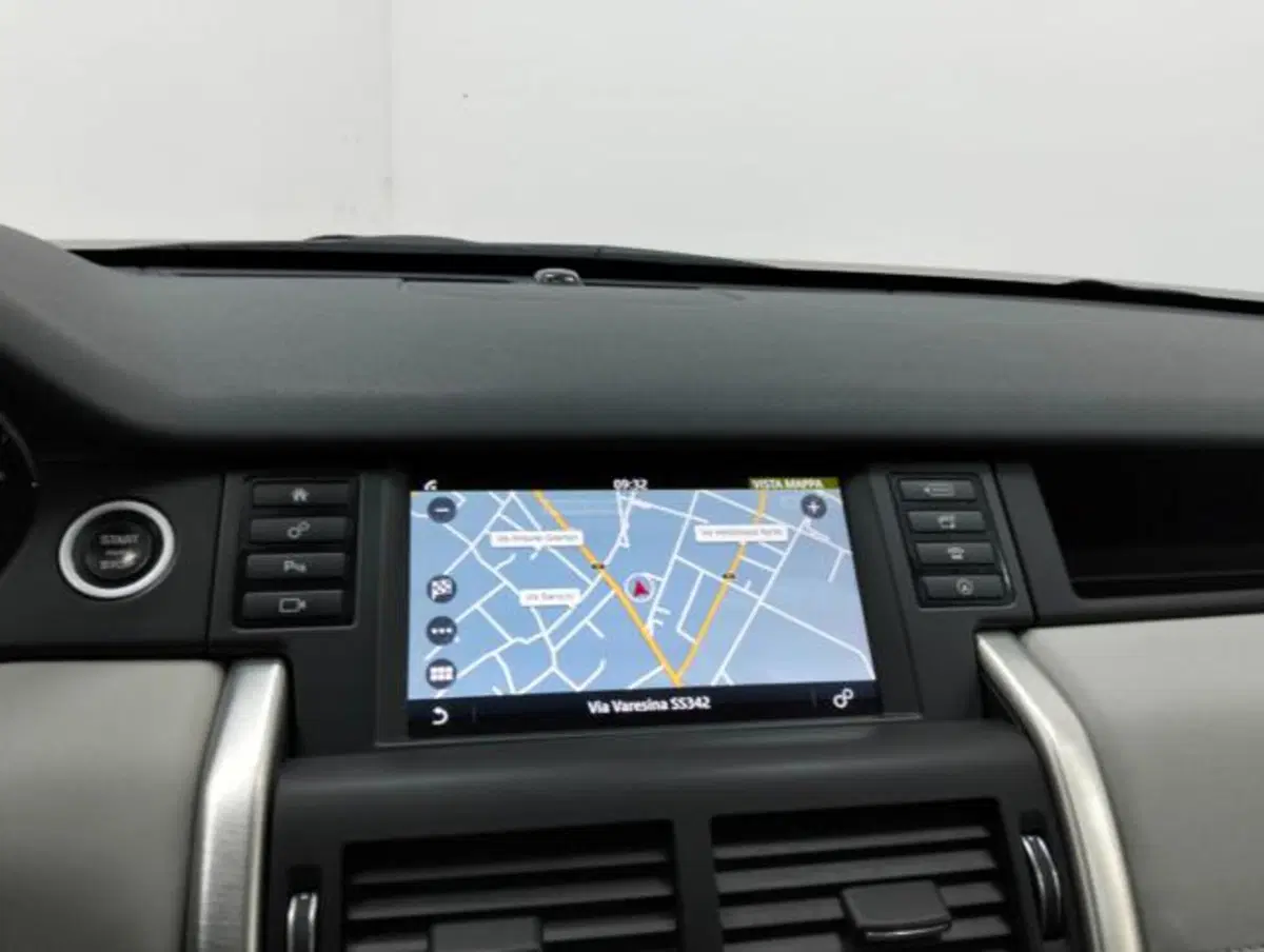 Land Rover Discovery Sport usata a Como (15)