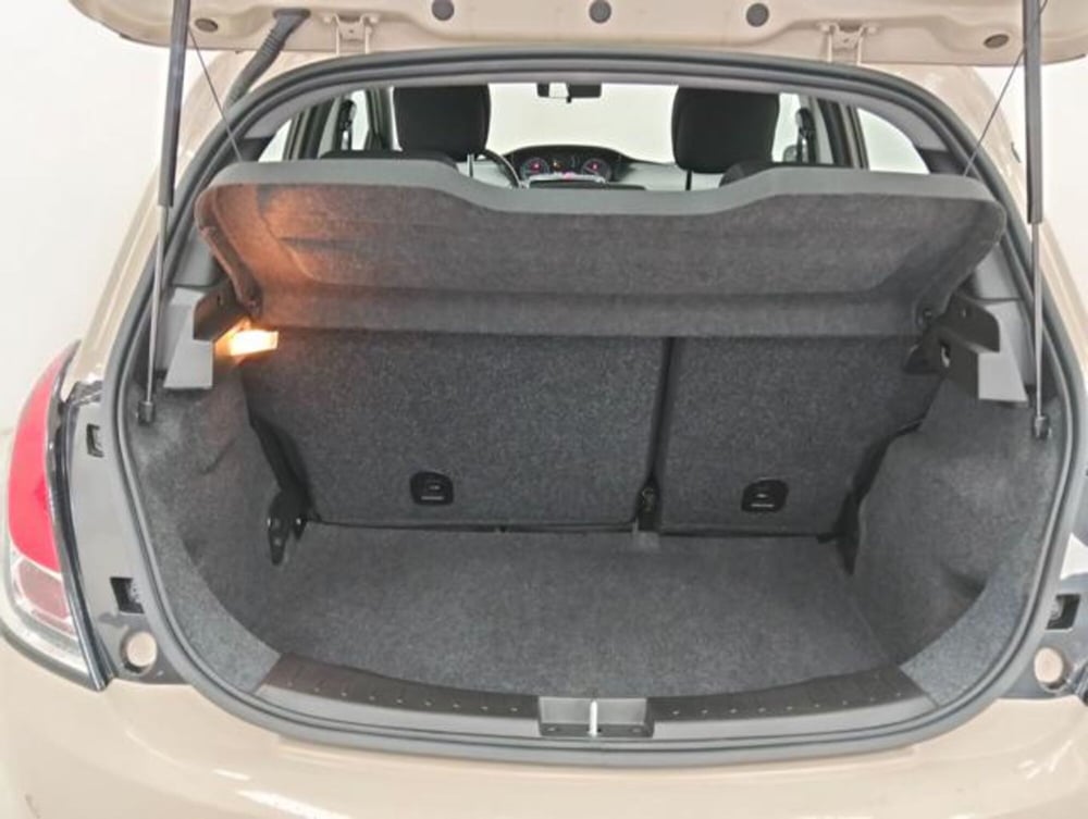 Lancia Ypsilon usata a Como (13)