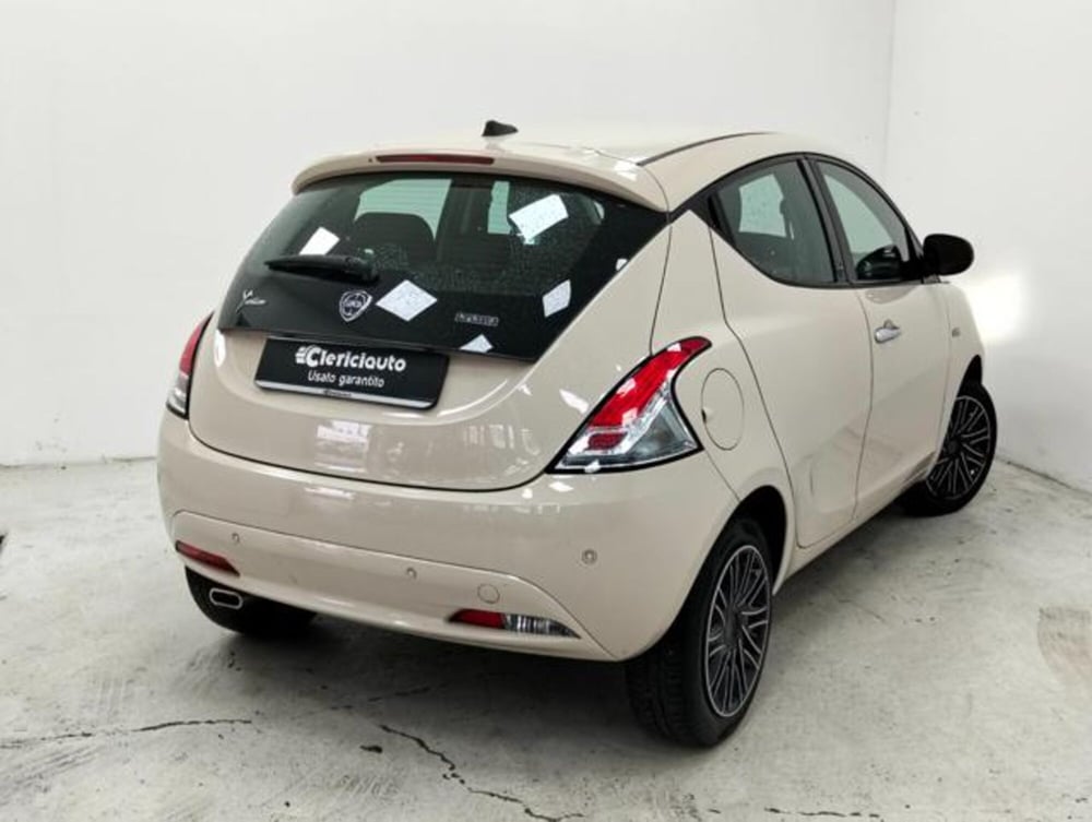 Lancia Ypsilon usata a Como (2)