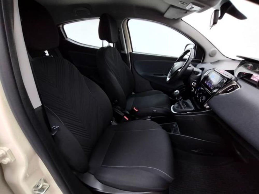 Lancia Ypsilon usata a Como (3)