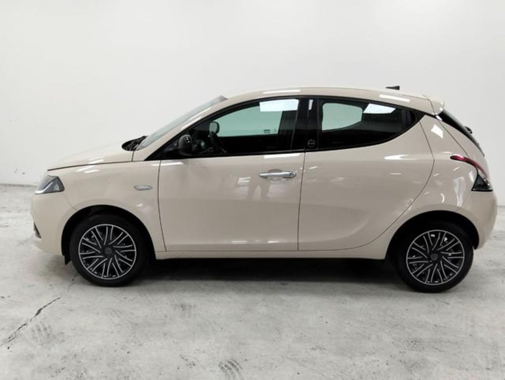Lancia Ypsilon usata a Como (8)
