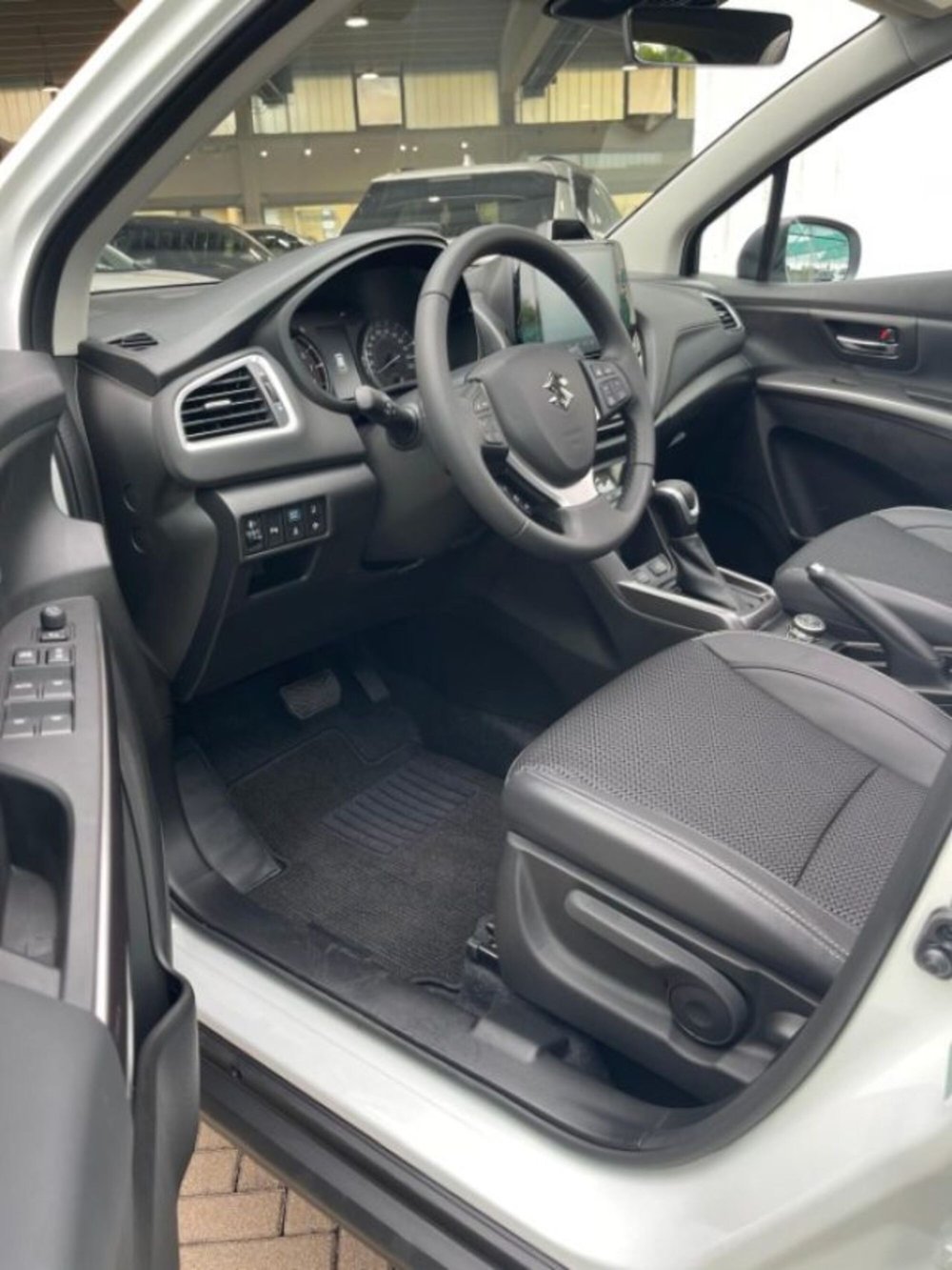 Suzuki S-Cross nuova a Novara (13)