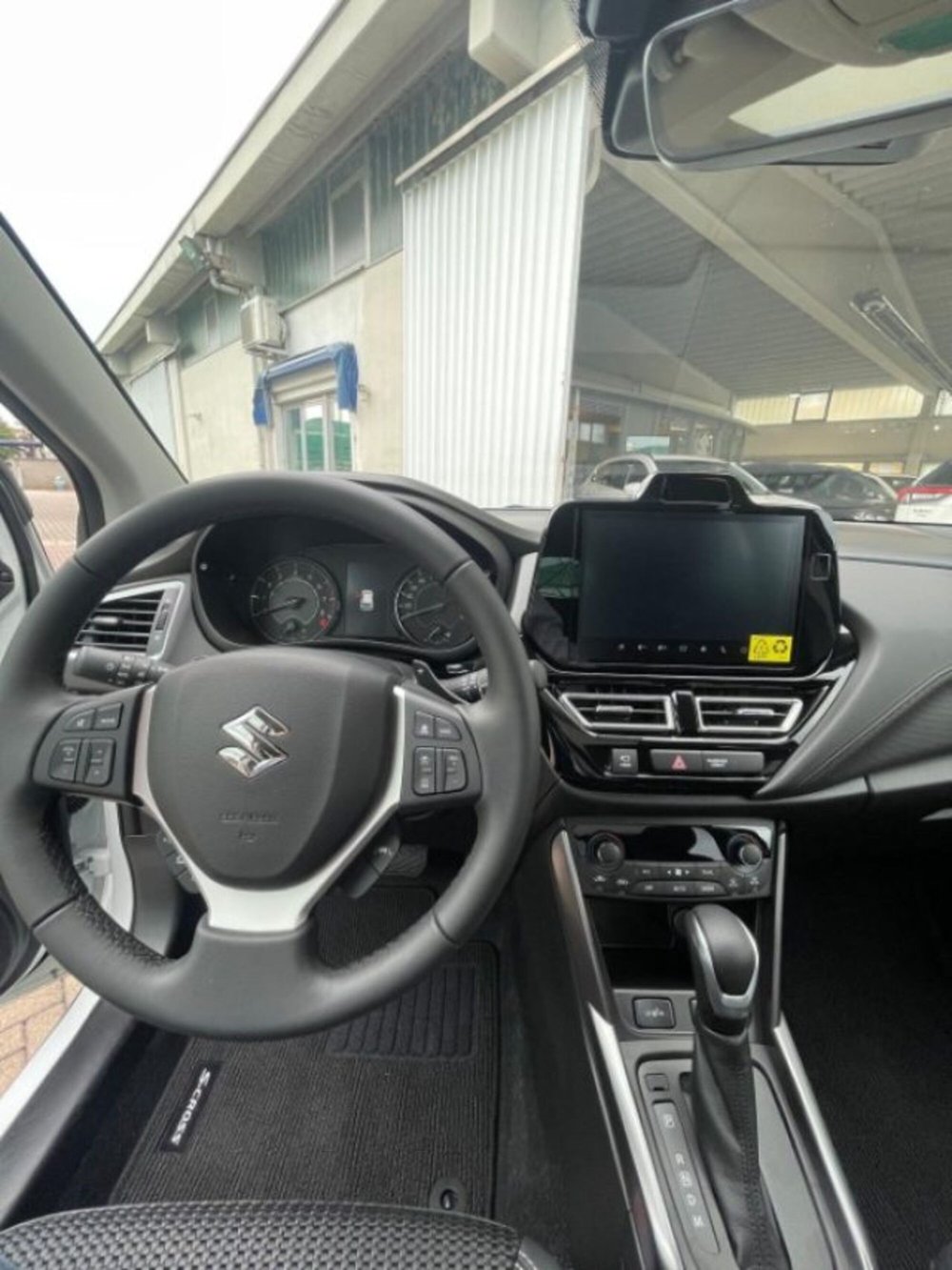Suzuki S-Cross nuova a Novara (8)