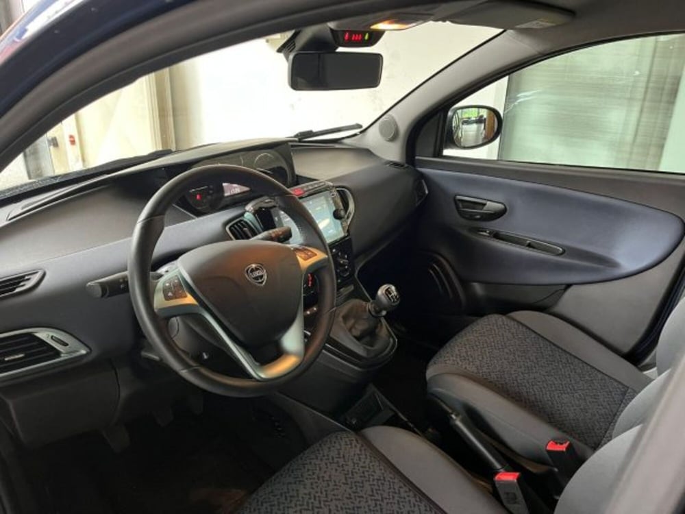 Lancia Ypsilon usata a Torino (9)