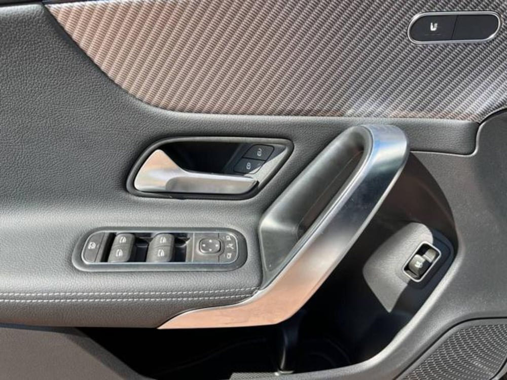 Mercedes-Benz CLA Shooting Brake usata a Milano (12)