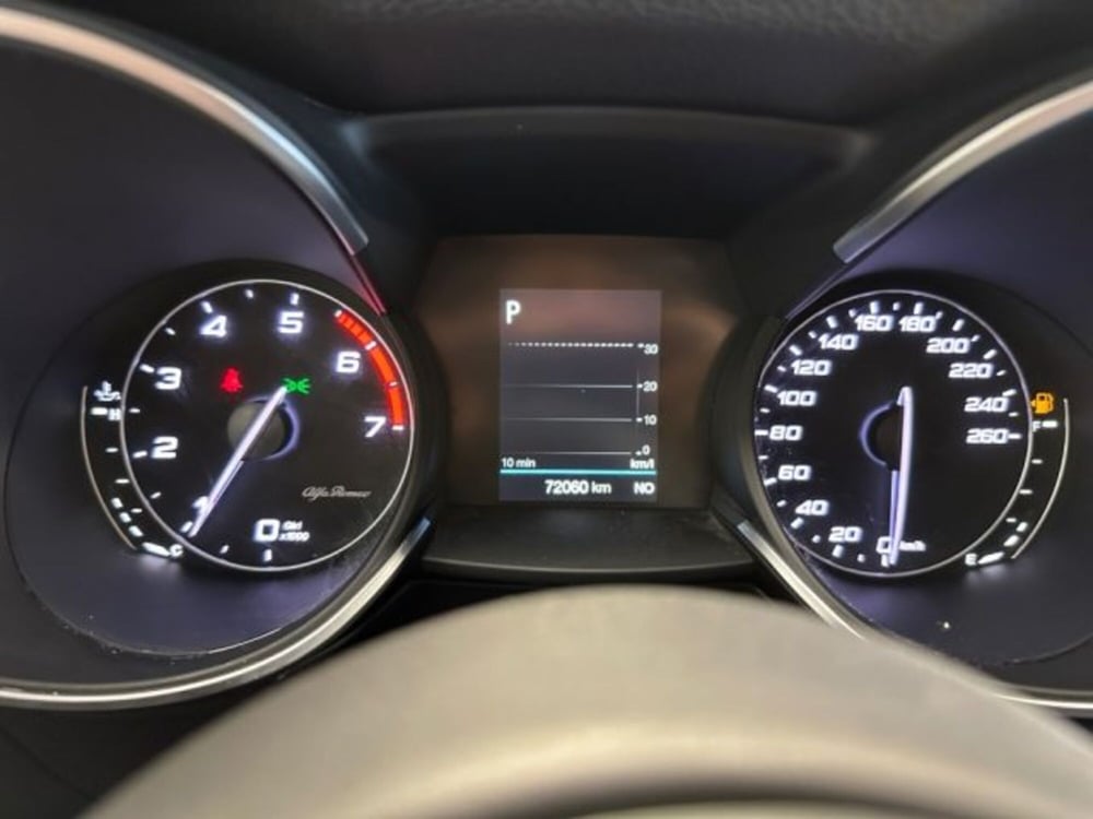 Alfa Romeo Stelvio usata a Modena (14)