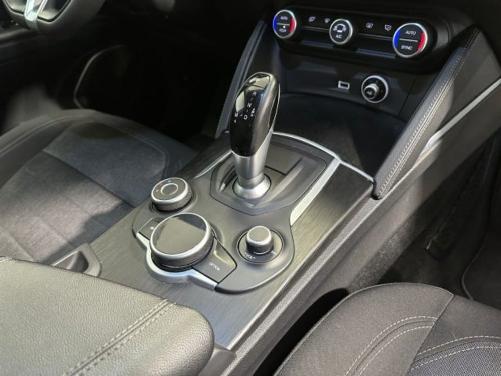 Alfa Romeo Stelvio usata a Modena (9)