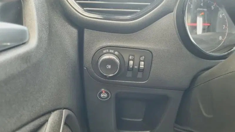 Opel Crossland usata a Savona (11)