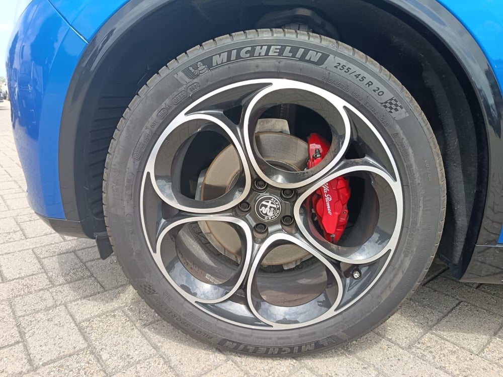 Alfa Romeo Stelvio usata a Alessandria (13)
