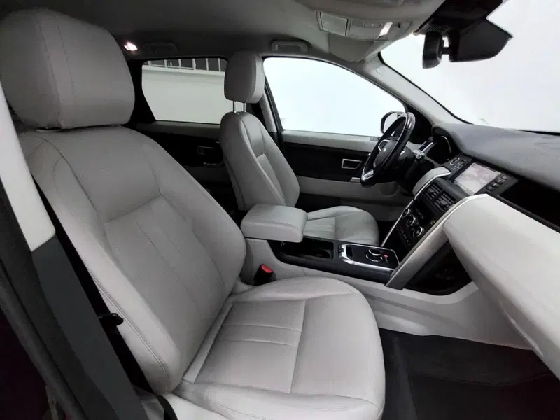Land Rover Discovery Sport usata a Como (3)