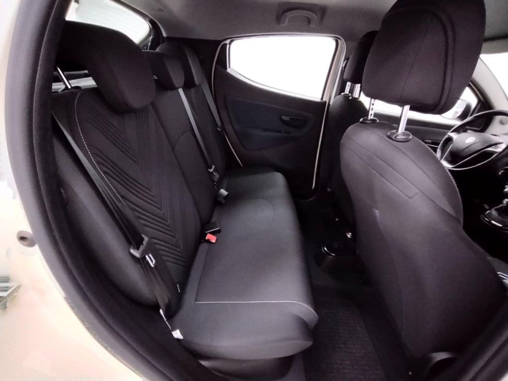 Lancia Ypsilon usata a Como (5)