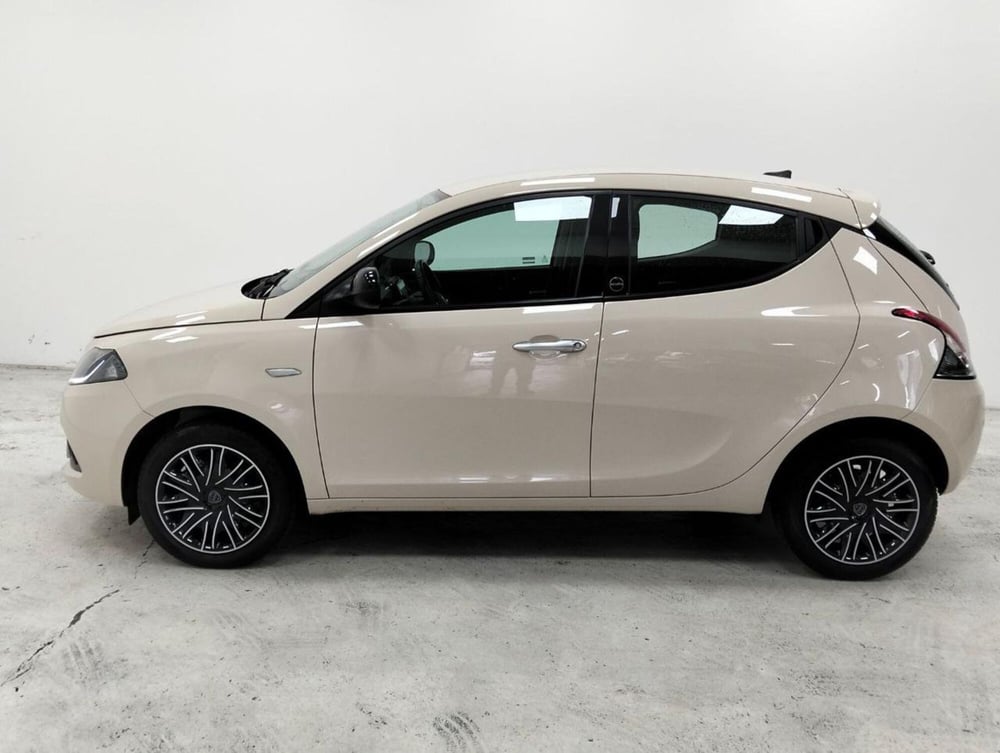 Lancia Ypsilon usata a Como (8)