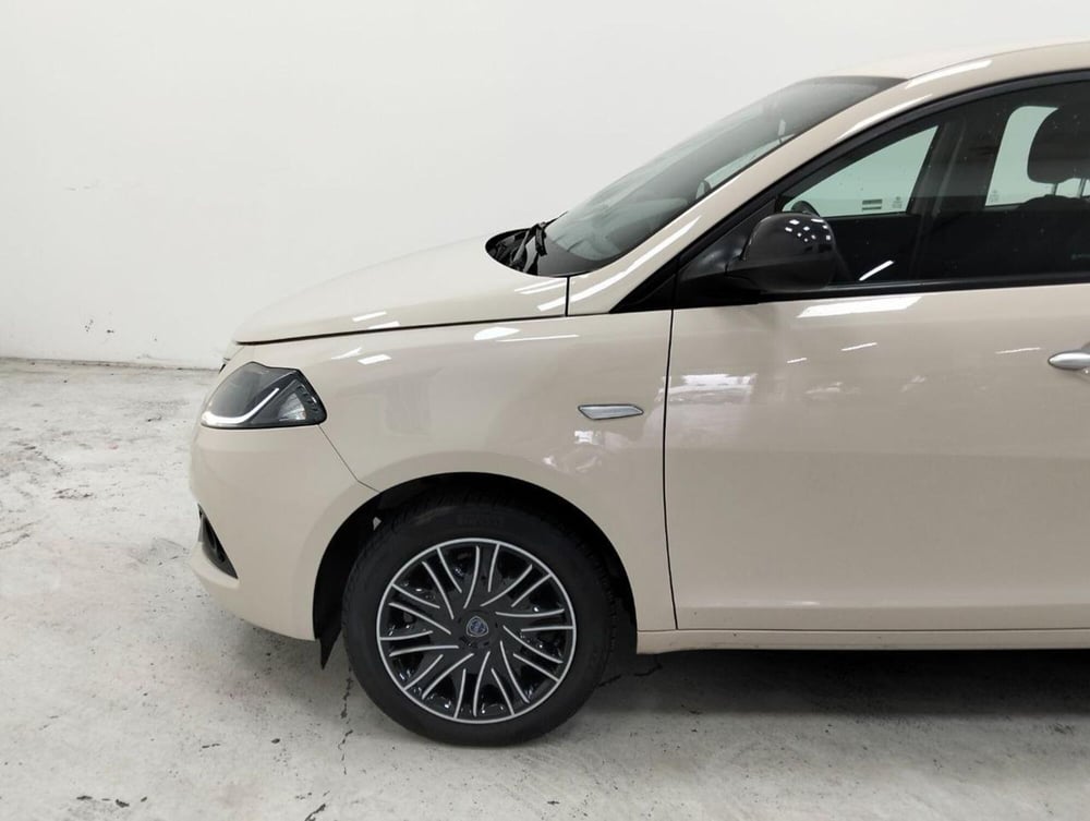 Lancia Ypsilon usata a Como (9)