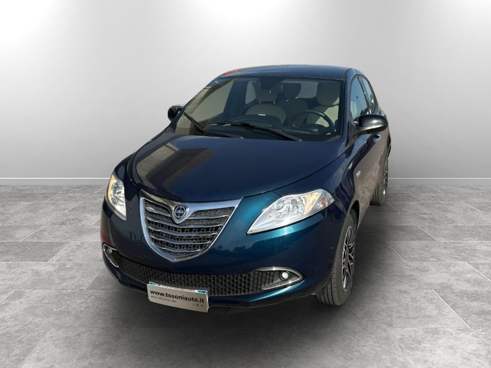 Lancia Ypsilon usata a Siena