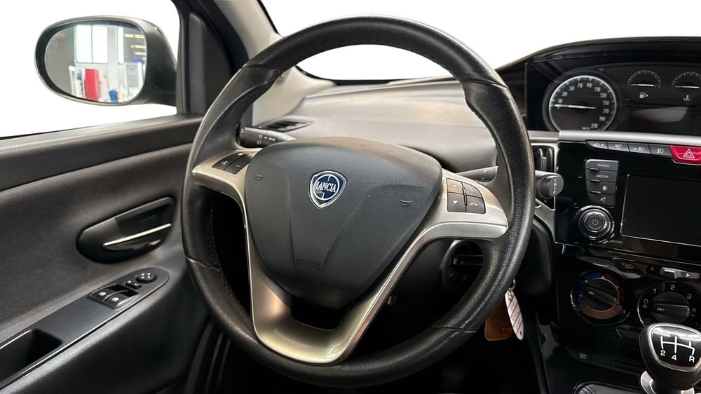 Lancia Ypsilon usata a Treviso (11)