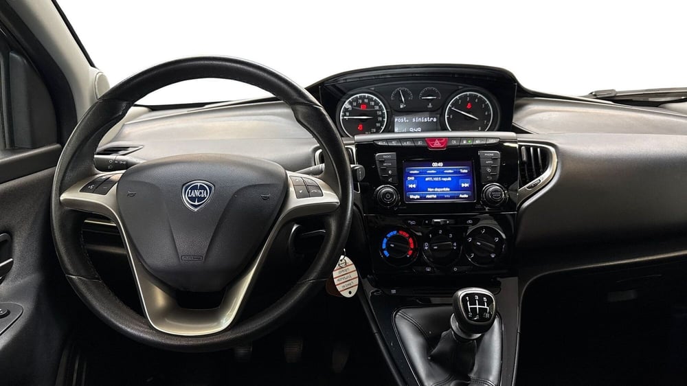 Lancia Ypsilon usata a Treviso (9)