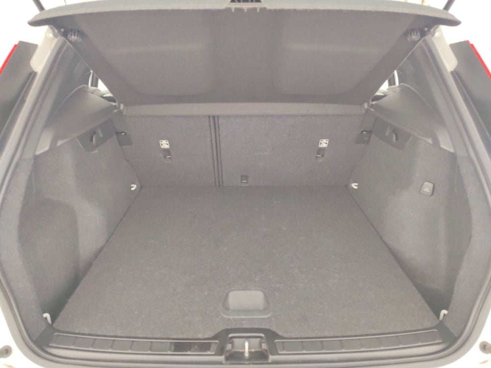 Volvo XC40 usata a Massa-Carrara (16)